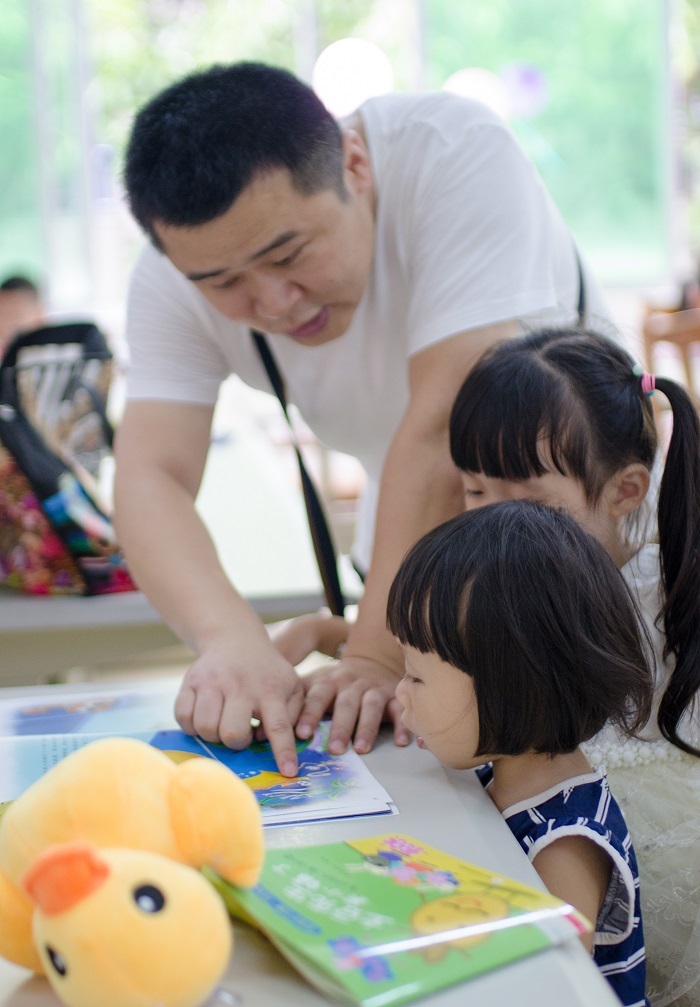 親子閱讀時間_（圖書館__梁平攝影）.jpg